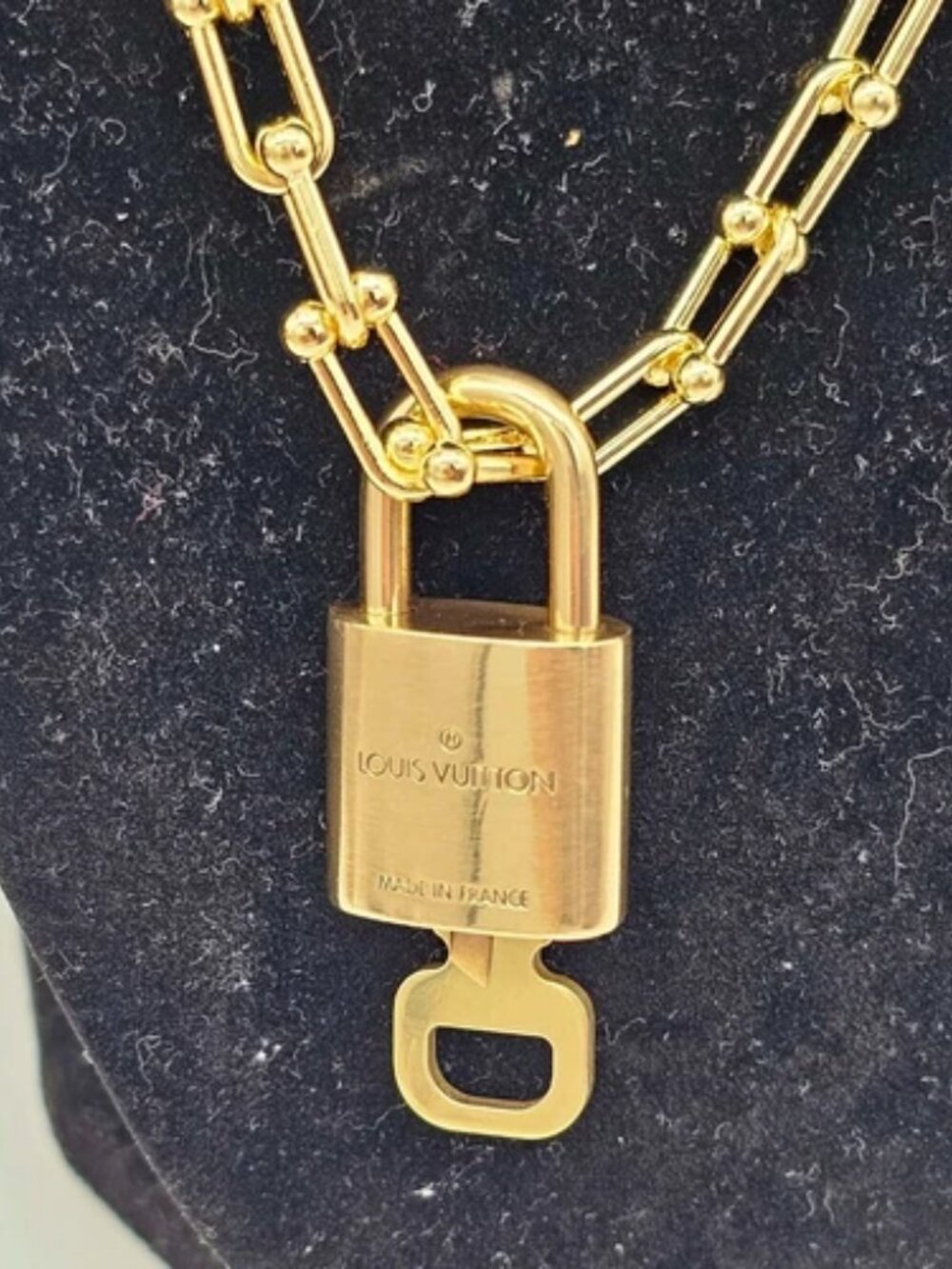Gold-Plated Necklace with Authentic Louis Vuitton Padlock - Picture 3 of 10